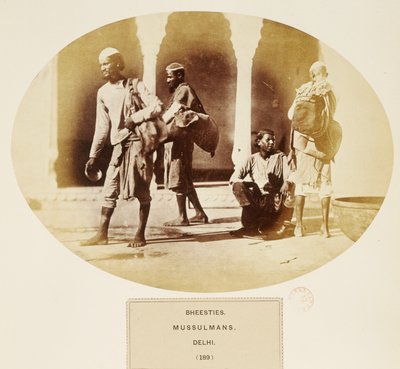 Bheesties, Musulmanes, Delhi, de The People of India, por J. Forbes Watson, publicado en 1868 de English Photographer